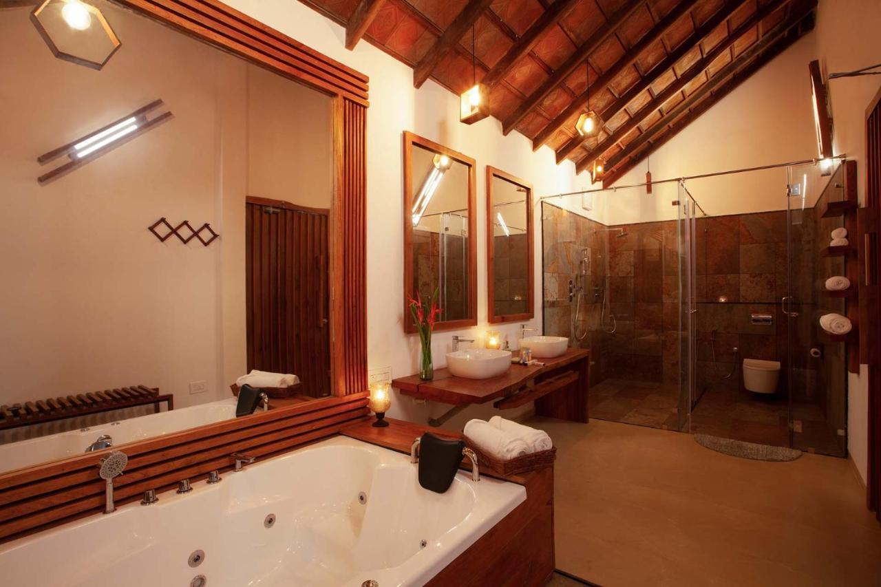 Stayvista At Cedar - Strelitzia 2Bhk With Breakfast And Jacuzzi Chikmagalur Exterior photo