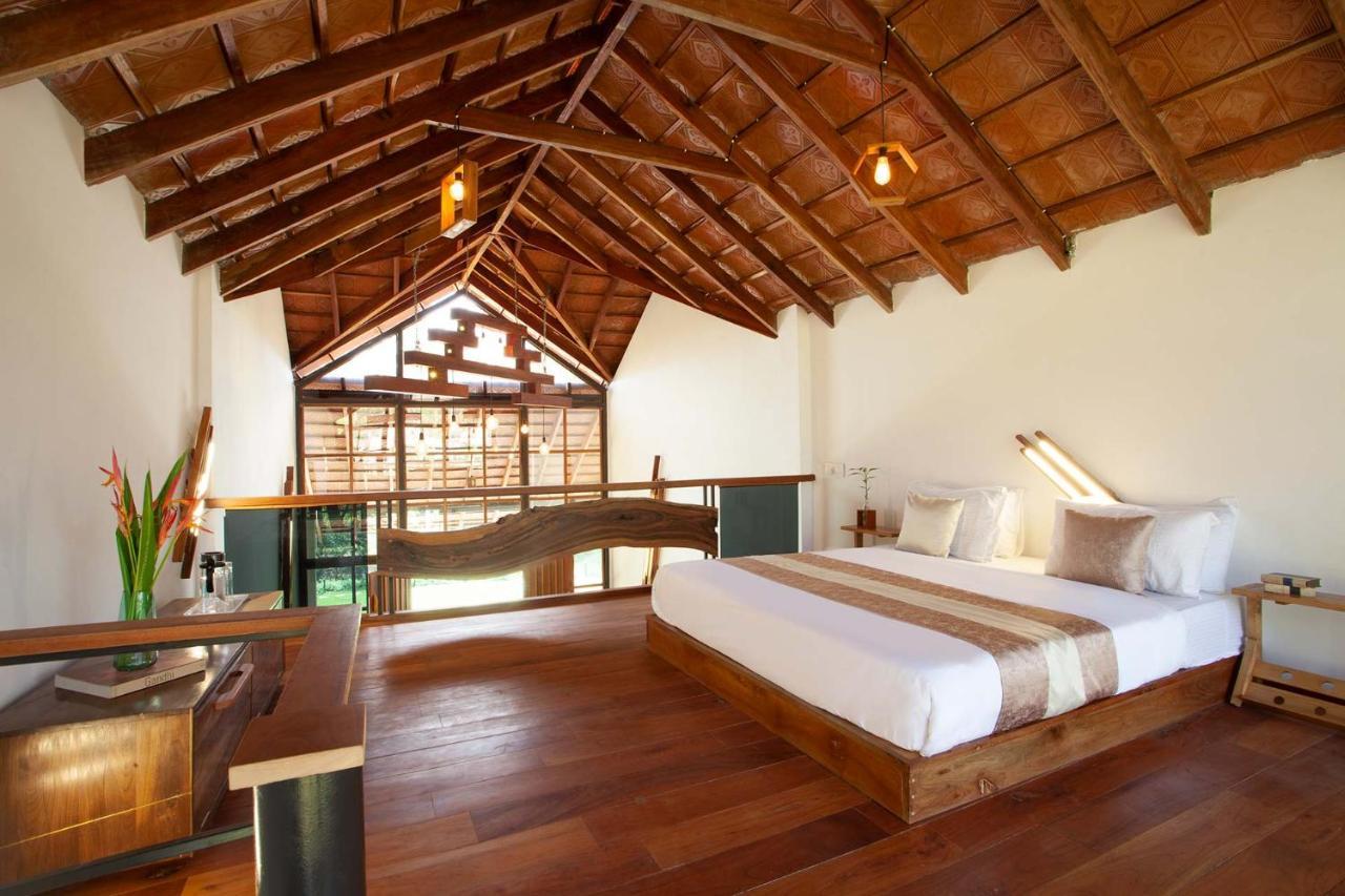 Stayvista At Cedar - Strelitzia 2Bhk With Breakfast And Jacuzzi Chikmagalur Exterior photo